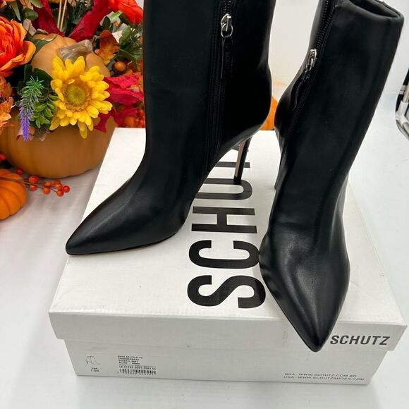 Women’s Schutz calf leather ankle boots, size 7.5 made in Brazil - Picture 7 of 11
